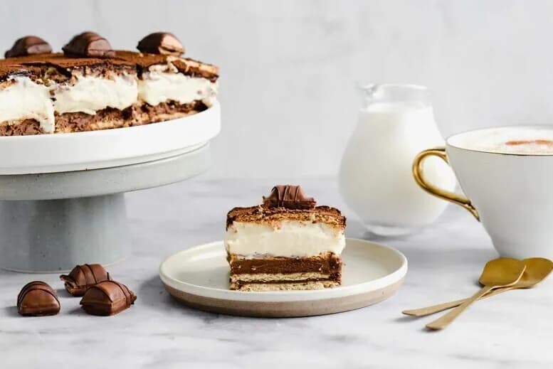 Jak zrobić ciasto kinder bueno bez pieczenia - prosty przepis krok po kroku